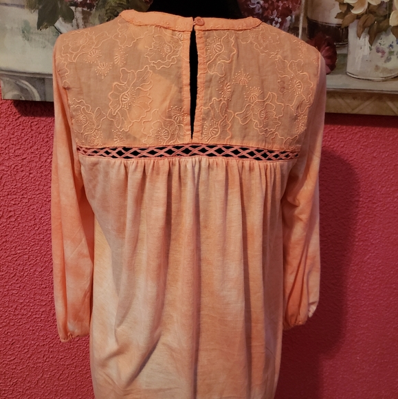 Weekend Susan Tunic - Picture 2 of 2